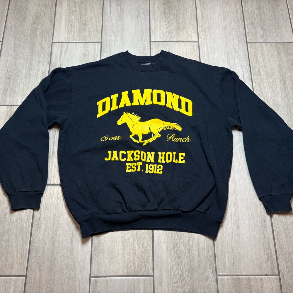 Dark blue vintage sweatshirt Diamond Cross Ranch Jackson Hole 
Size XL 

25x27